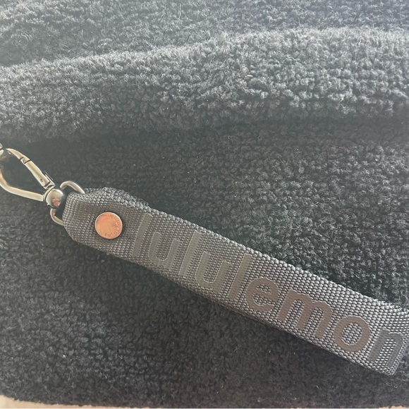 Lululemon On the Beat Belt Bag Sherpa 5L Black NWOT - Picture 11 of 15